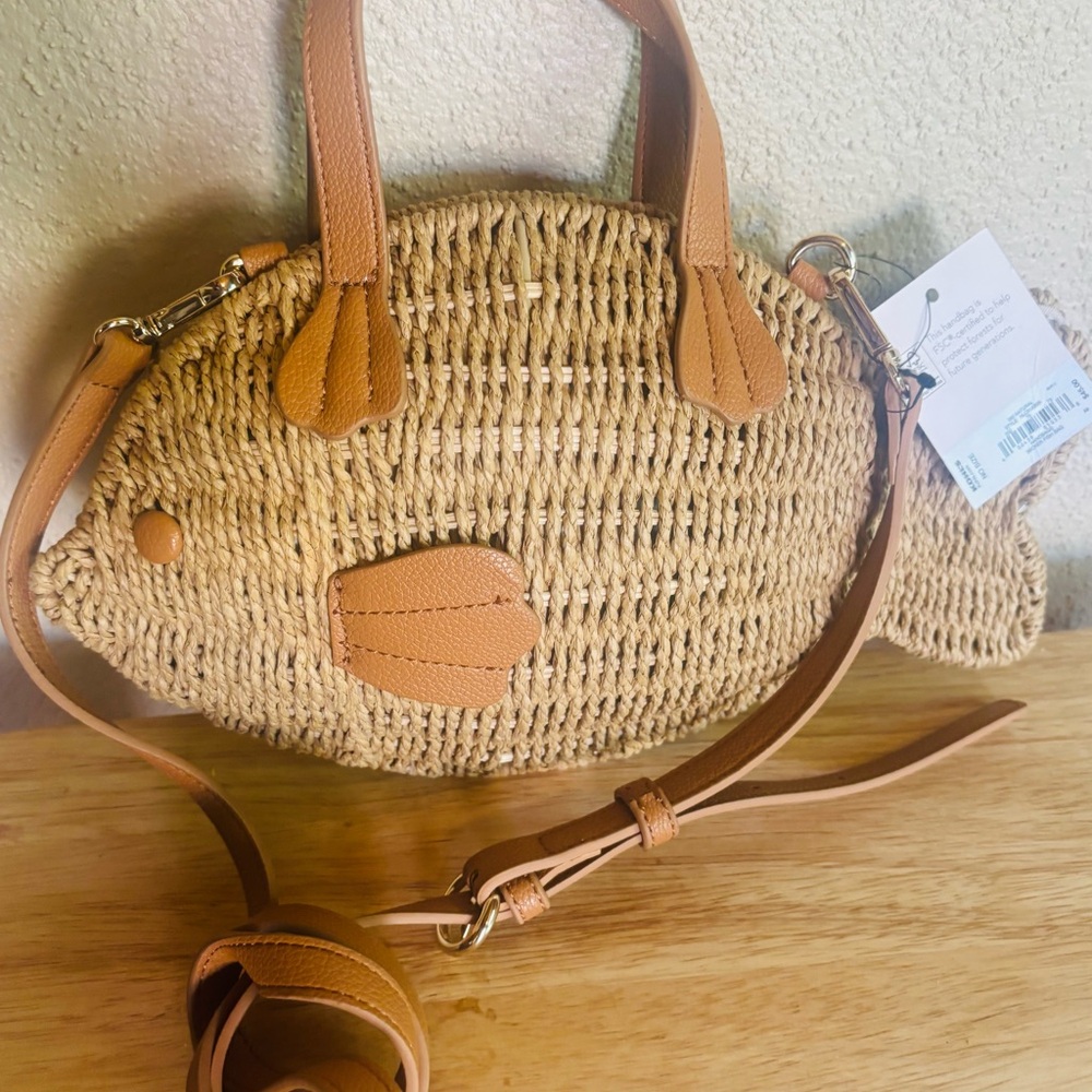Natural Tan Wicker Fish-Shaped Handbag